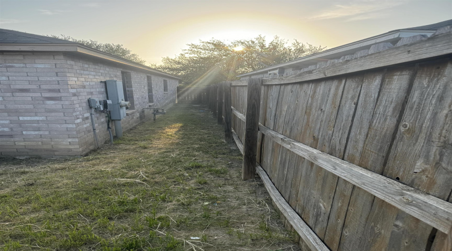 516 Valdosa Dr, Laredo, Texas 78043, 3 Bedrooms Bedrooms, 5 Rooms Rooms,2 BathroomsBathrooms,Residential,For Sale,516 Valdosa Dr,20252916