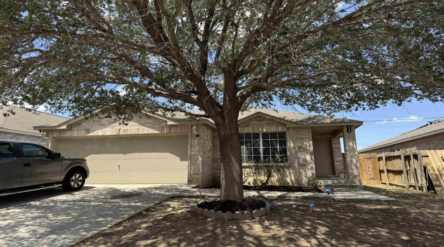 516 Valdosa Dr, Laredo, Texas 78043, 3 Bedrooms Bedrooms, 5 Rooms Rooms,2 BathroomsBathrooms,Residential,For Sale,516 Valdosa Dr,20252916