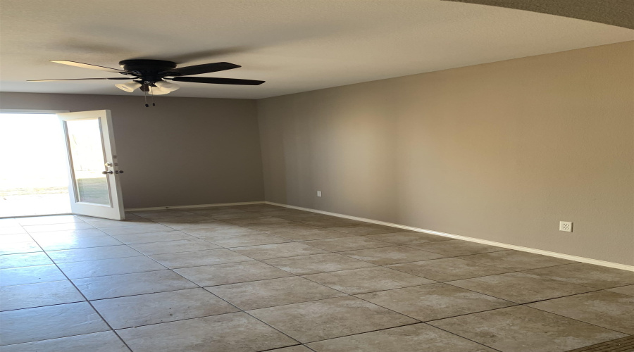 516 Valdosa Dr, Laredo, Texas 78043, 3 Bedrooms Bedrooms, 5 Rooms Rooms,2 BathroomsBathrooms,Residential,For Sale,516 Valdosa Dr,20252916