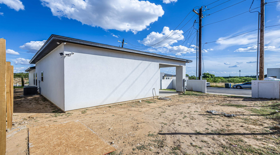 3702 Yoyis St., Laredo, Texas 78046, 3 Bedrooms Bedrooms, 5 Rooms Rooms,2 BathroomsBathrooms,Residential,For Sale,3702 Yoyis St.,20252924