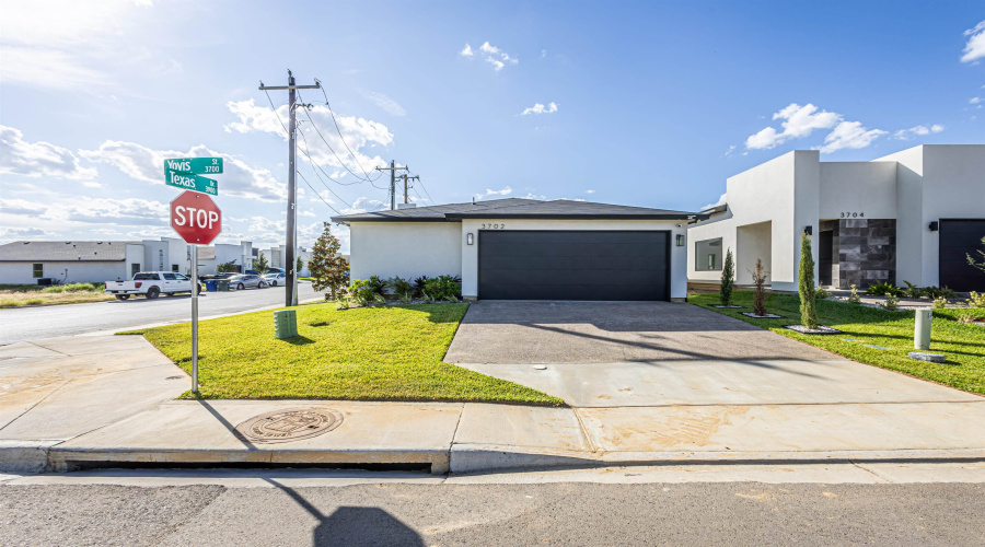 3702 Yoyis St., Laredo, Texas 78046, 3 Bedrooms Bedrooms, 5 Rooms Rooms,2 BathroomsBathrooms,Residential,For Sale,3702 Yoyis St.,20252924