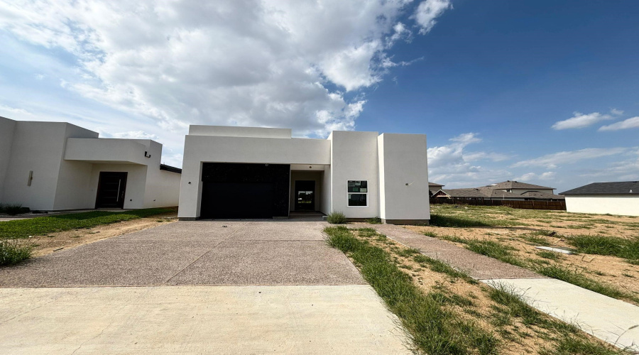 5510 Raven Dr., LAREDO, Texas 78046-0000, 3 Bedrooms Bedrooms, 4 Rooms Rooms,2 BathroomsBathrooms,Residential,For Sale,5510 Raven Dr.,20252947