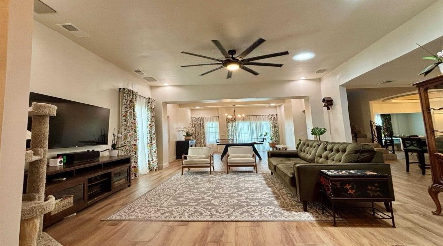 234 Middleston Dr, Laredo, Texas 78045, 4 Bedrooms Bedrooms, 10 Rooms Rooms,3 BathroomsBathrooms,Residential,For Sale,234 Middleston Dr,20252961