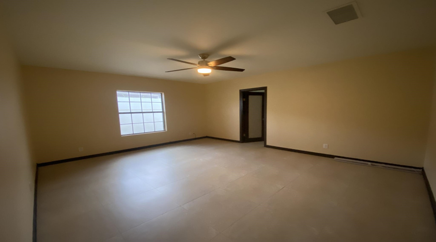 8916 Siller Lp, LAREDO, Texas 78045, 4 Bedrooms Bedrooms, 6 Rooms Rooms,3 BathroomsBathrooms,Residential,For Sale,8916 Siller Lp,20253180