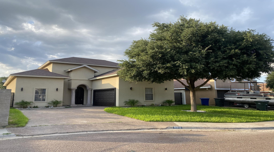 8916 Siller Lp, LAREDO, Texas 78045, 4 Bedrooms Bedrooms, 6 Rooms Rooms,3 BathroomsBathrooms,Residential,For Sale,8916 Siller Lp,20253180