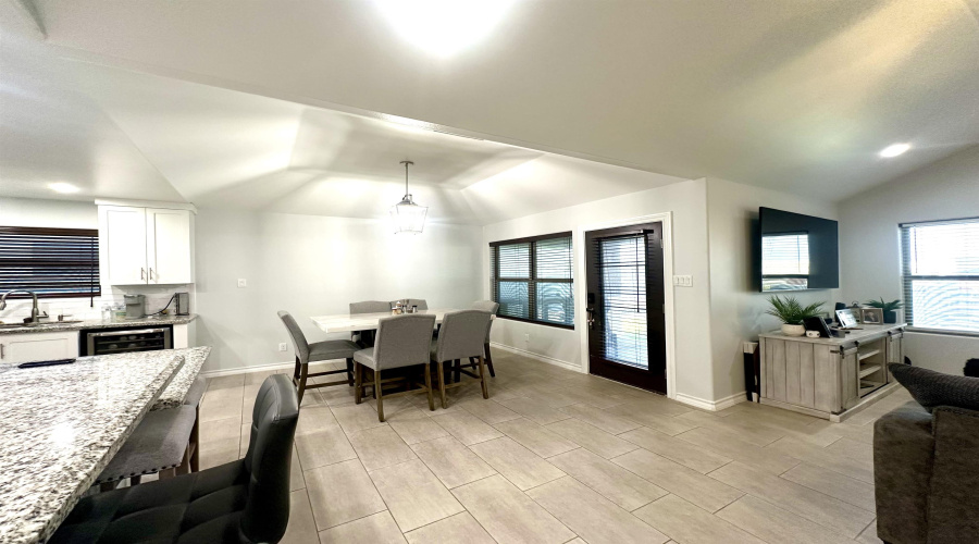 1414 Ocaso Dr., Laredo, Texas 78045, 4 Bedrooms Bedrooms, 6 Rooms Rooms,2 BathroomsBathrooms,Residential,For Sale,1414 Ocaso Dr.,20253182