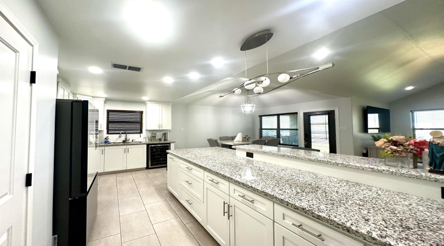 1414 Ocaso Dr., Laredo, Texas 78045, 4 Bedrooms Bedrooms, 6 Rooms Rooms,2 BathroomsBathrooms,Residential,For Sale,1414 Ocaso Dr.,20253182