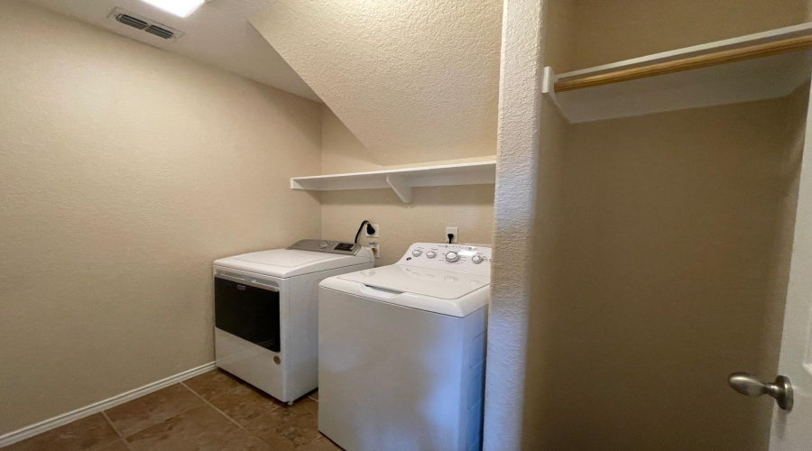 345 Sabal Loop, LAREDO, Texas 78045, 4 Bedrooms Bedrooms, 5 Rooms Rooms,2 BathroomsBathrooms,Residential,For Sale,345 Sabal Loop,20253199