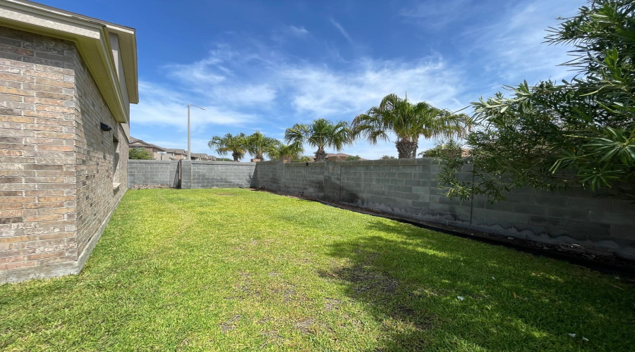 345 Sabal Loop, LAREDO, Texas 78045, 4 Bedrooms Bedrooms, 5 Rooms Rooms,2 BathroomsBathrooms,Residential,For Sale,345 Sabal Loop,20253199