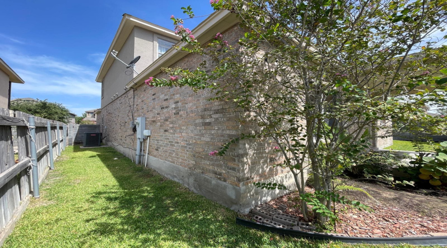 345 Sabal Loop, LAREDO, Texas 78045, 4 Bedrooms Bedrooms, 5 Rooms Rooms,2 BathroomsBathrooms,Residential,For Sale,345 Sabal Loop,20253199