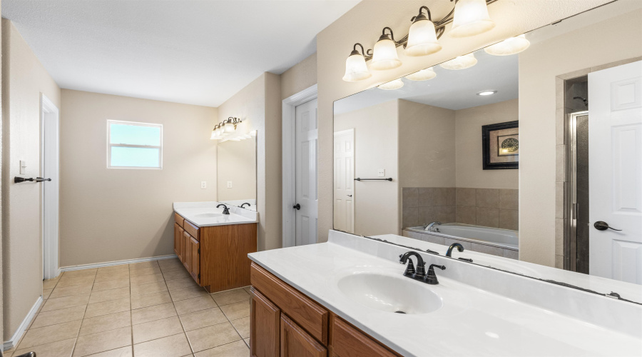 617 Pinos Cr, Laredo, Texas 78043, 4 Bedrooms Bedrooms, 9 Rooms Rooms,2 BathroomsBathrooms,Residential,For Sale,617 Pinos Cr,20253205