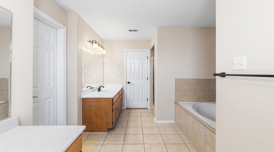 617 Pinos Cr, Laredo, Texas 78043, 4 Bedrooms Bedrooms, 9 Rooms Rooms,2 BathroomsBathrooms,Residential,For Sale,617 Pinos Cr,20253205