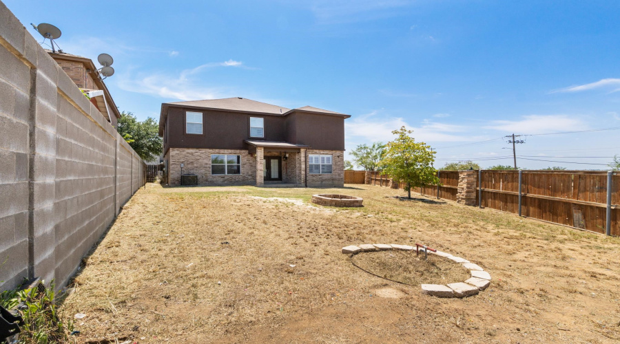 617 Pinos Cr, Laredo, Texas 78043, 4 Bedrooms Bedrooms, 9 Rooms Rooms,2 BathroomsBathrooms,Residential,For Sale,617 Pinos Cr,20253205