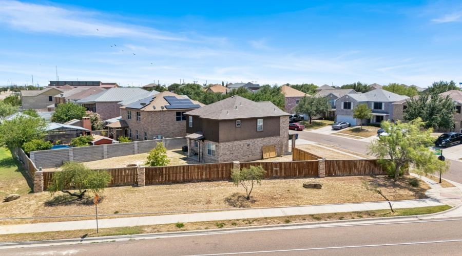 617 Pinos Cr, Laredo, Texas 78043, 4 Bedrooms Bedrooms, 9 Rooms Rooms,2 BathroomsBathrooms,Residential,For Sale,617 Pinos Cr,20253205