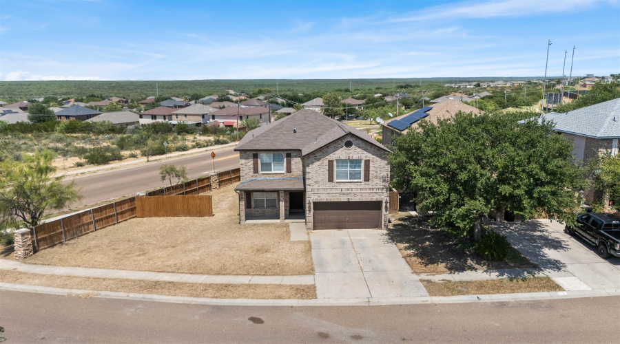 617 Pinos Cr, Laredo, Texas 78043, 4 Bedrooms Bedrooms, 9 Rooms Rooms,2 BathroomsBathrooms,Residential,For Sale,617 Pinos Cr,20253205