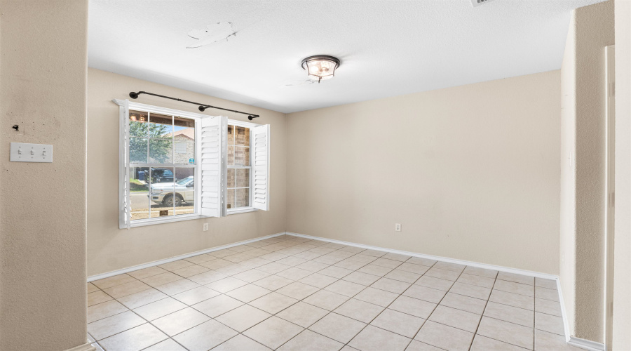 617 Pinos Cr, Laredo, Texas 78043, 4 Bedrooms Bedrooms, 9 Rooms Rooms,2 BathroomsBathrooms,Residential,For Sale,617 Pinos Cr,20253205