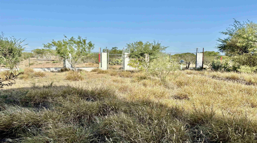 1061 Sal si Puedes, Laredo, Texas 78041, ,Land,For Sale,1061 Sal si Puedes,20253225