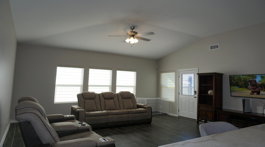 1610 Alborada Dr., Laredo, Texas 78045, 6 Bedrooms Bedrooms, 10 Rooms Rooms,3 BathroomsBathrooms,Residential,For Sale,1610 Alborada Dr.,20253228