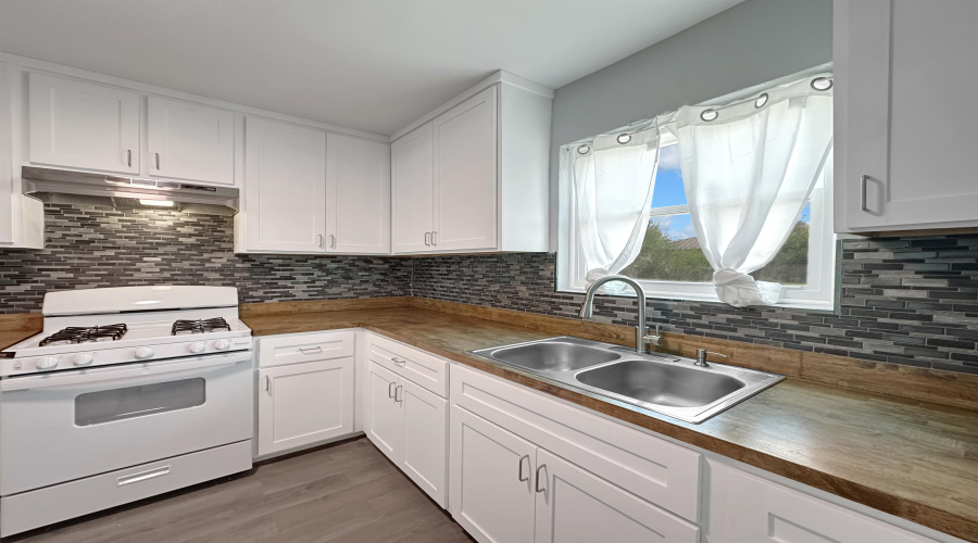 2718 Garfield St, Laredo, Texas 78043, 3 Bedrooms Bedrooms, 5 Rooms Rooms,2 BathroomsBathrooms,Residential,For Rent,2718 Garfield St,20253236