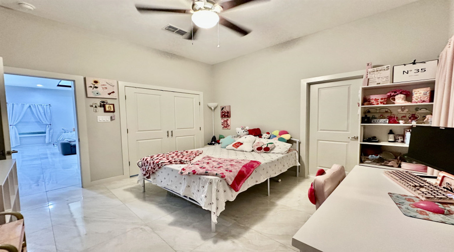 1611 Calvillo Dr., Laredo, Texas 78046, 3 Bedrooms Bedrooms, 6 Rooms Rooms,2 BathroomsBathrooms,Residential,For Sale,1611 Calvillo Dr.,20253253