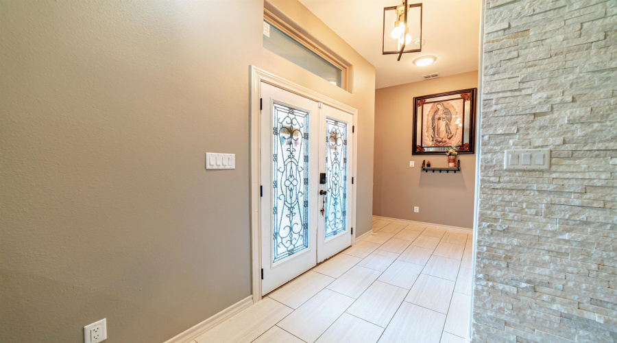 2616 Mario St., Laredo, Texas 78046, 4 Bedrooms Bedrooms, 5 Rooms Rooms,3 BathroomsBathrooms,Residential,For Sale,2616 Mario St.,20253254