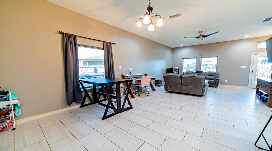 2616 Mario St., Laredo, Texas 78046, 4 Bedrooms Bedrooms, 5 Rooms Rooms,3 BathroomsBathrooms,Residential,For Sale,2616 Mario St.,20253254