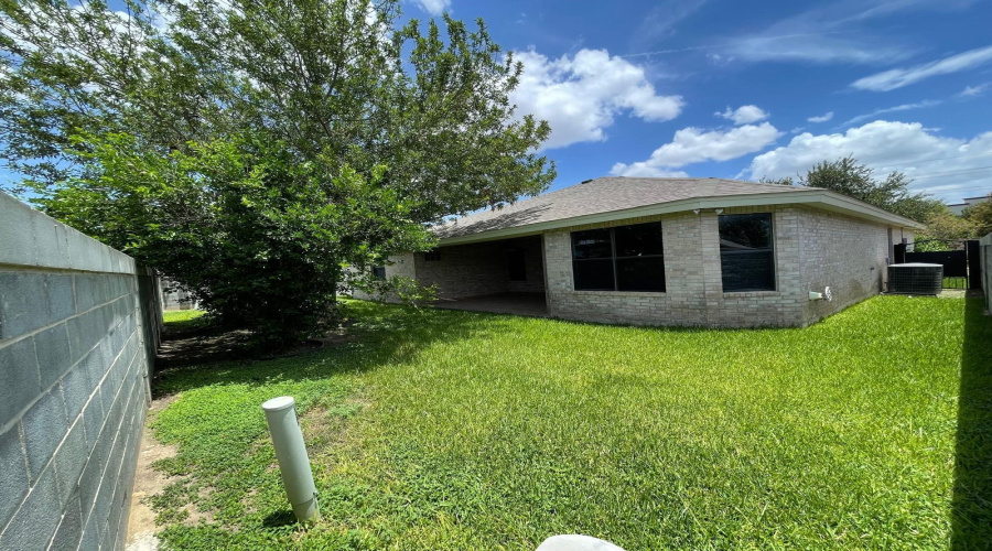 With double sided metal gate