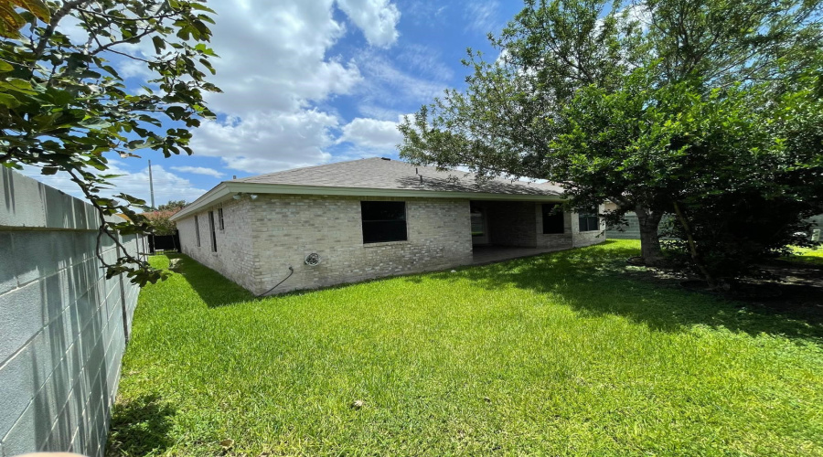 With double sided metal gate