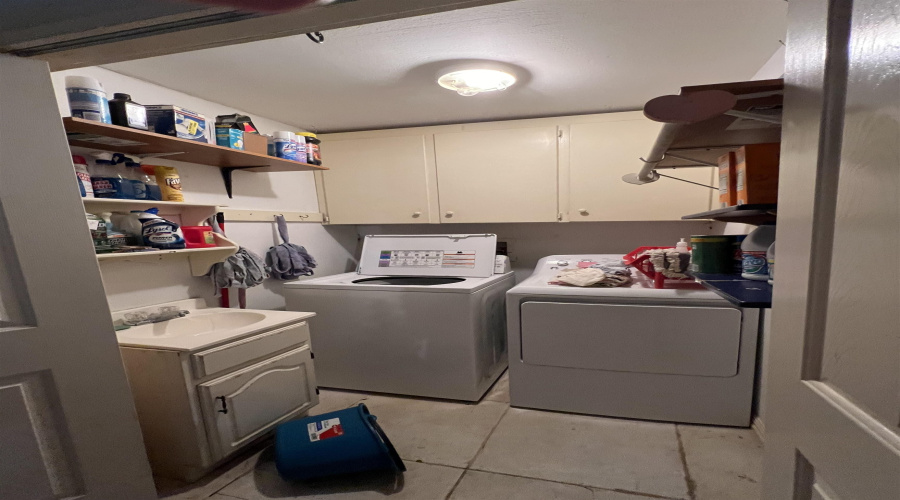 4215 Flores Ave, Laredo, Texas 78041, 2 Bedrooms Bedrooms, 6 Rooms Rooms,2 BathroomsBathrooms,Residential,For Sale,4215 Flores Ave,20253259