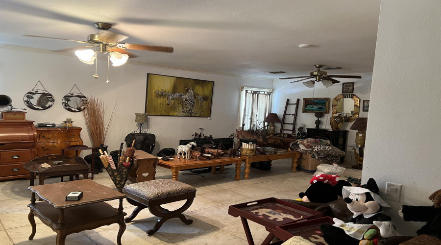 4215 Flores Ave, Laredo, Texas 78041, 2 Bedrooms Bedrooms, 6 Rooms Rooms,2 BathroomsBathrooms,Residential,For Sale,4215 Flores Ave,20253259