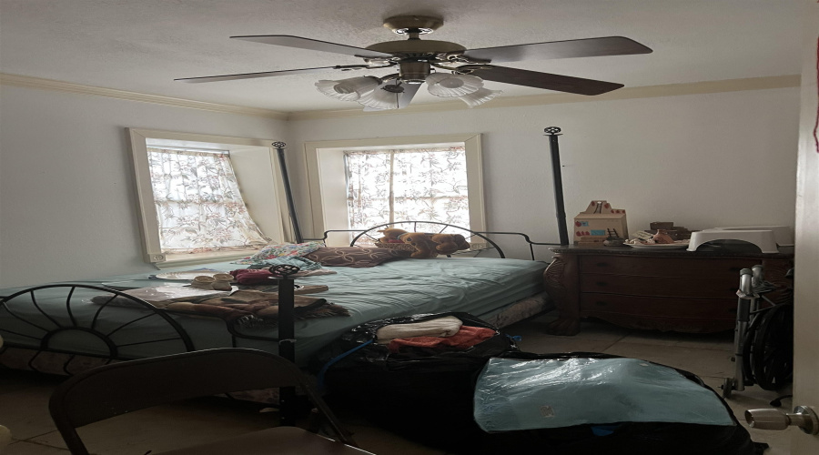 4215 Flores Ave, Laredo, Texas 78041, 2 Bedrooms Bedrooms, 6 Rooms Rooms,2 BathroomsBathrooms,Residential,For Sale,4215 Flores Ave,20253259