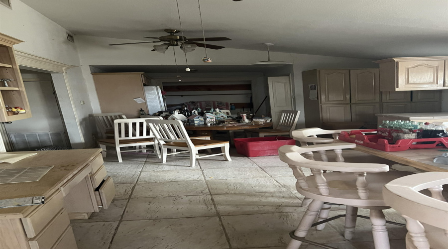 4215 Flores Ave, Laredo, Texas 78041, 2 Bedrooms Bedrooms, 6 Rooms Rooms,2 BathroomsBathrooms,Residential,For Sale,4215 Flores Ave,20253259