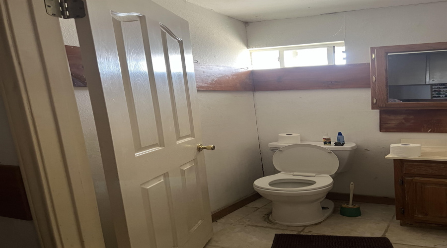 4215 Flores Ave, Laredo, Texas 78041, 2 Bedrooms Bedrooms, 6 Rooms Rooms,2 BathroomsBathrooms,Residential,For Sale,4215 Flores Ave,20253259