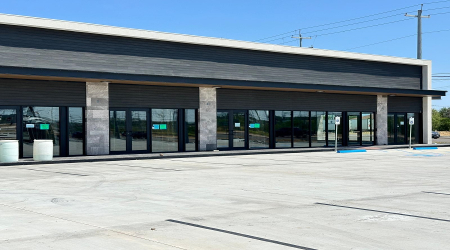 101 North American Rd., LAREDO, Texas 78041, 6 Rooms Rooms,2 BathroomsBathrooms,Commercial retail/office,For Rent,101 North American Rd.,20243270