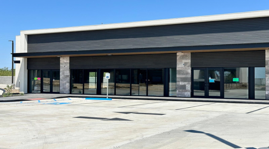 101 North American Rd., LAREDO, Texas 78041, 6 Rooms Rooms,2 BathroomsBathrooms,Commercial retail/office,For Rent,101 North American Rd.,20243270