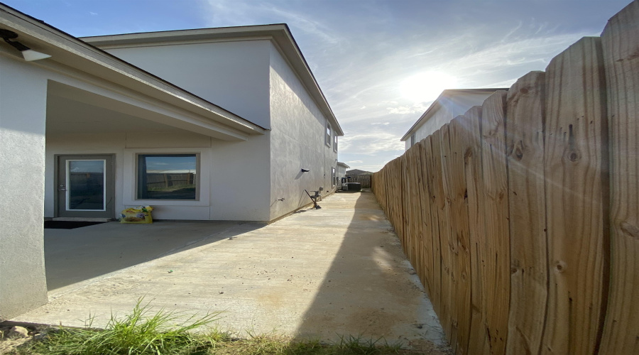 9975 Rosary, Laredo, Texas 78045, 3 Bedrooms Bedrooms, 3 Rooms Rooms,2 BathroomsBathrooms,Residential,For Sale,9975 Rosary,20253272