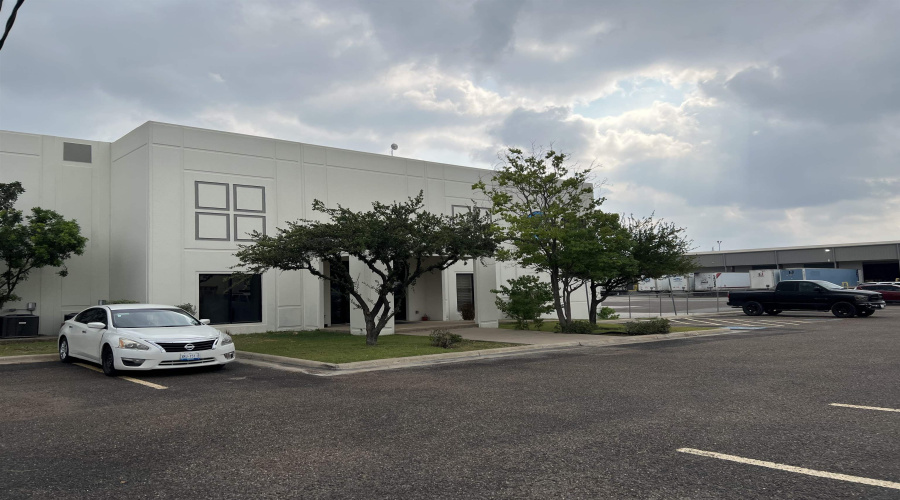 13806 North Unitec Dr, Laredo, Texas 78045, 1 Bedroom Bedrooms, 51 Rooms Rooms,2 BathroomsBathrooms,Commercial/industrial,For Sale,13806 North Unitec Dr,20253283