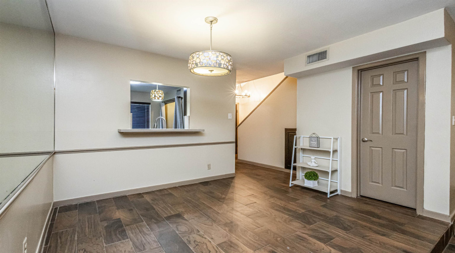 201 E Del Mar Blvd, Laredo, Texas 78041, 2 Bedrooms Bedrooms, 5 Rooms Rooms,2 BathroomsBathrooms,Residential,For Sale,201 E Del Mar Blvd,20252414