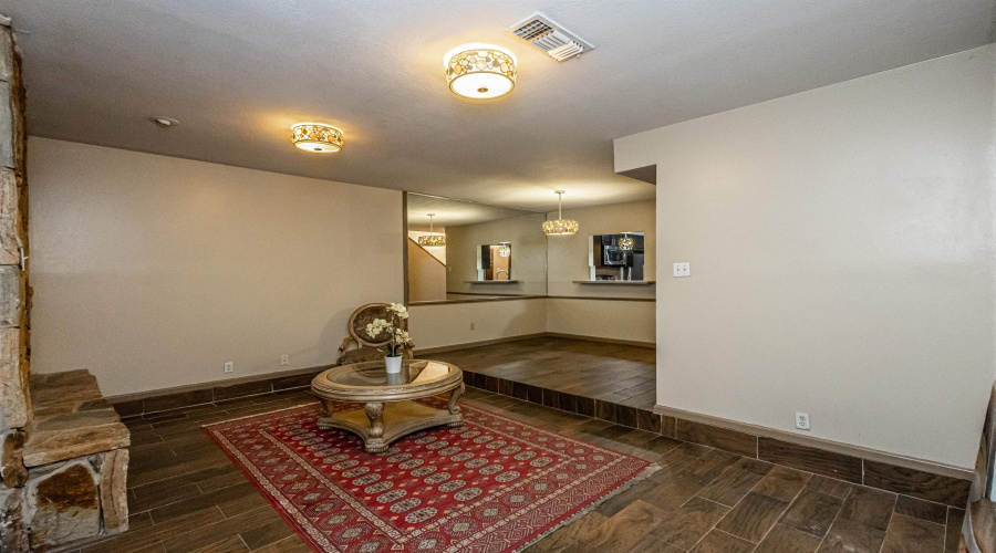 201 E Del Mar Blvd, Laredo, Texas 78041, 2 Bedrooms Bedrooms, 5 Rooms Rooms,2 BathroomsBathrooms,Residential,For Sale,201 E Del Mar Blvd,20252414