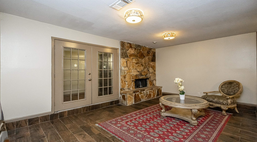 201 E Del Mar Blvd, Laredo, Texas 78041, 2 Bedrooms Bedrooms, 5 Rooms Rooms,2 BathroomsBathrooms,Residential,For Sale,201 E Del Mar Blvd,20252414