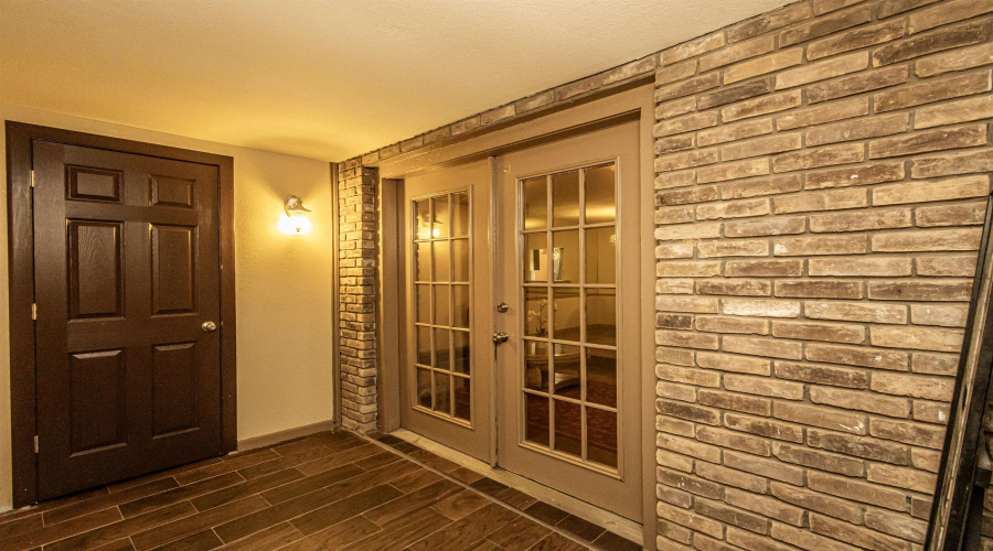 201 E Del Mar Blvd, Laredo, Texas 78041, 2 Bedrooms Bedrooms, 5 Rooms Rooms,2 BathroomsBathrooms,Residential,For Sale,201 E Del Mar Blvd,20252414