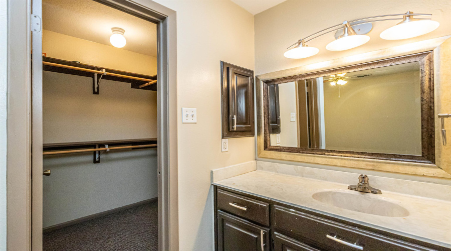 201 E Del Mar Blvd, Laredo, Texas 78041, 2 Bedrooms Bedrooms, 5 Rooms Rooms,2 BathroomsBathrooms,Residential,For Sale,201 E Del Mar Blvd,20252414