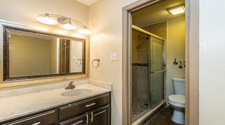 201 E Del Mar Blvd, Laredo, Texas 78041, 2 Bedrooms Bedrooms, 5 Rooms Rooms,2 BathroomsBathrooms,Residential,For Sale,201 E Del Mar Blvd,20252414