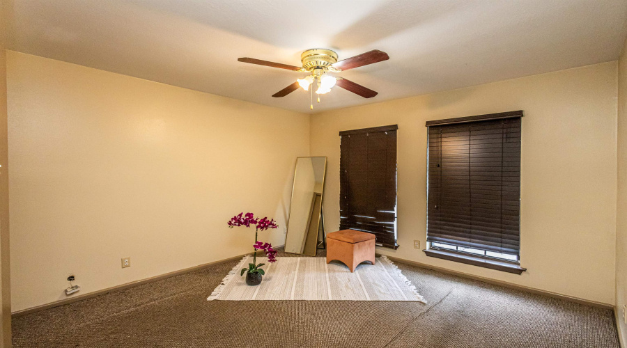 201 E Del Mar Blvd, Laredo, Texas 78041, 2 Bedrooms Bedrooms, 5 Rooms Rooms,2 BathroomsBathrooms,Residential,For Sale,201 E Del Mar Blvd,20252414