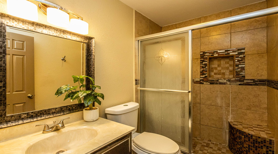 201 E Del Mar Blvd, Laredo, Texas 78041, 2 Bedrooms Bedrooms, 5 Rooms Rooms,2 BathroomsBathrooms,Residential,For Sale,201 E Del Mar Blvd,20252414