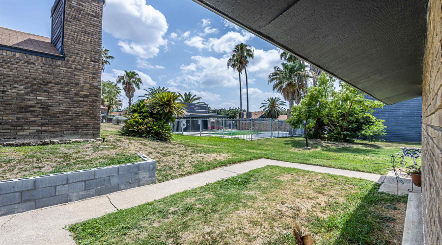 201 E Del Mar Blvd, Laredo, Texas 78041, 2 Bedrooms Bedrooms, 5 Rooms Rooms,2 BathroomsBathrooms,Residential,For Sale,201 E Del Mar Blvd,20252414