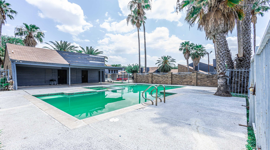 201 E Del Mar Blvd, Laredo, Texas 78041, 2 Bedrooms Bedrooms, 5 Rooms Rooms,2 BathroomsBathrooms,Residential,For Sale,201 E Del Mar Blvd,20252414