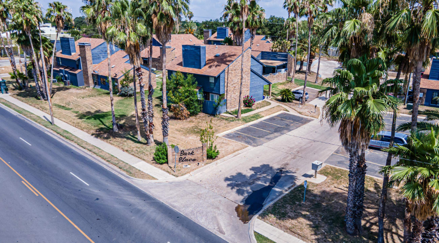 201 E Del Mar Blvd, Laredo, Texas 78041, 2 Bedrooms Bedrooms, 5 Rooms Rooms,2 BathroomsBathrooms,Residential,For Sale,201 E Del Mar Blvd,20252414