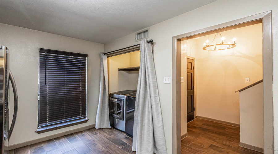 201 E Del Mar Blvd, Laredo, Texas 78041, 2 Bedrooms Bedrooms, 5 Rooms Rooms,2 BathroomsBathrooms,Residential,For Sale,201 E Del Mar Blvd,20252414