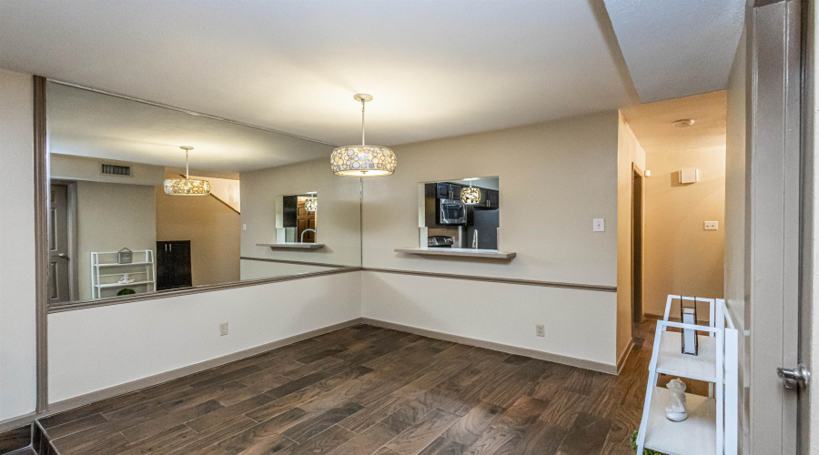 201 E Del Mar Blvd, Laredo, Texas 78041, 2 Bedrooms Bedrooms, 5 Rooms Rooms,2 BathroomsBathrooms,Residential,For Sale,201 E Del Mar Blvd,20252414